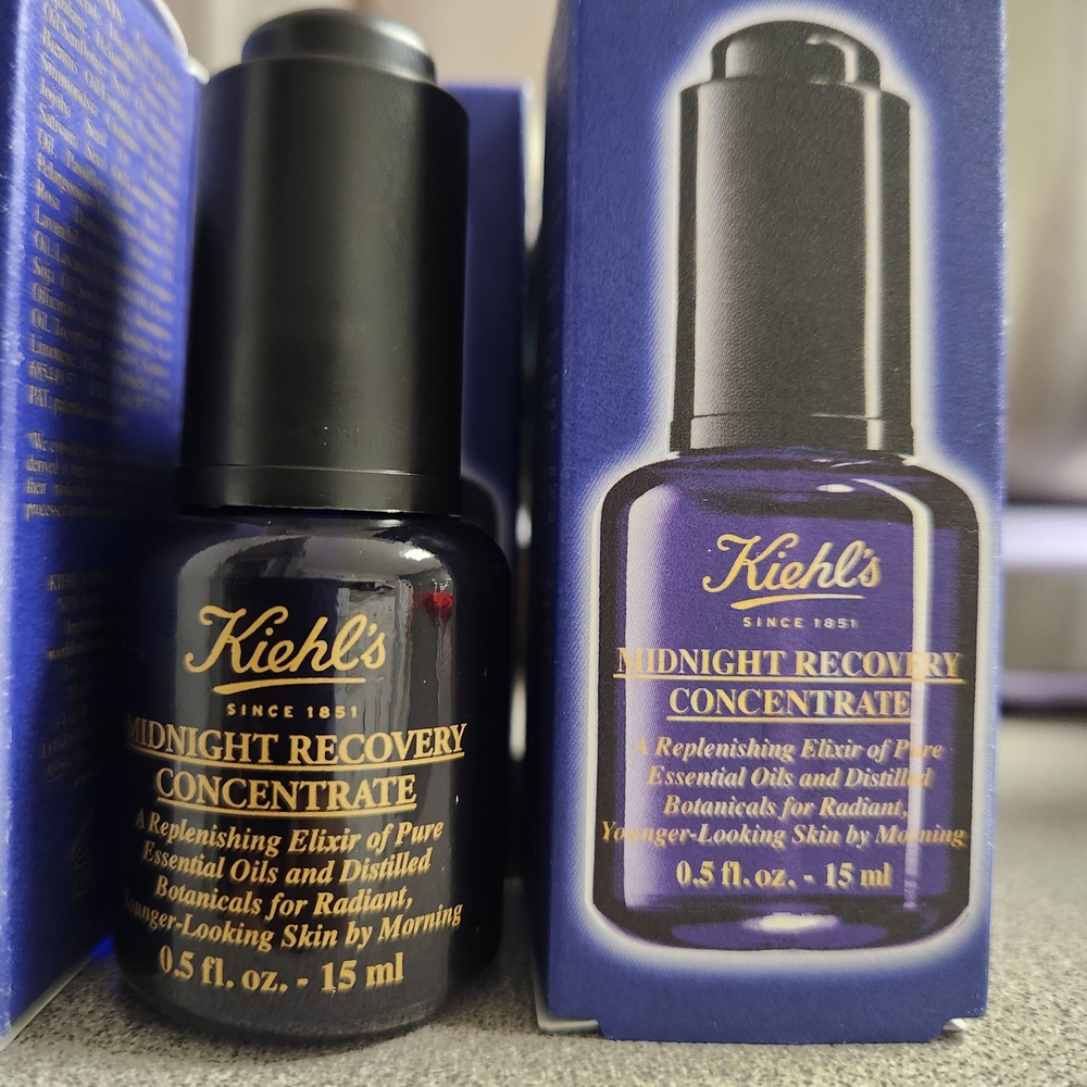 Kiehl's Midnight Recovery Concentrate in Black and Gold